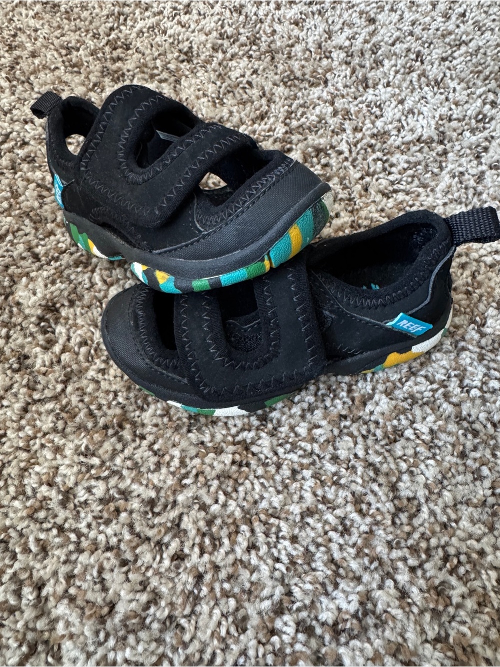 Reef Kids Black Water Shoes with Multicolor Accent brand new size 5/6